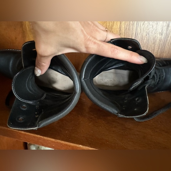 Authentic Used Stuart Weitzman size 6 - Picture 6 of 8